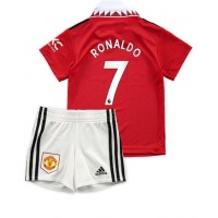 Dres Manchester United Cristiano Ronaldo #7 Domaci za djecu 2022-23 Kratak Rukav (+ kratke hlače)